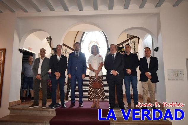 El programa de la visita de la Infanta Elena concluyó con un recorrido por la Casa-Museo de los Caballos del Vino; un momento que había despertado gran expectación entre los caballistas ya que doña Elena ostenta el título de Amazona Honoraria del Bando de los Caballos del Vino desde 1990, fecha en la que aceptó el nombramiento. 