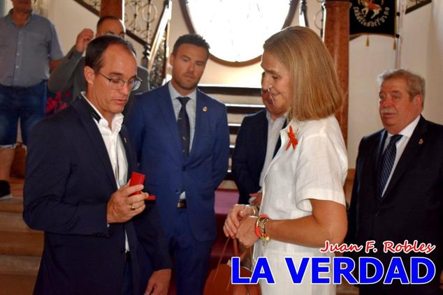 El programa de la visita de la Infanta Elena concluyó con un recorrido por la Casa-Museo de los Caballos del Vino; un momento que había despertado gran expectación entre los caballistas ya que doña Elena ostenta el título de Amazona Honoraria del Bando de los Caballos del Vino desde 1990, fecha en la que aceptó el nombramiento. 