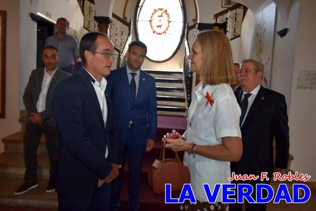 El programa de la visita de la Infanta Elena concluyó con un recorrido por la Casa-Museo de los Caballos del Vino; un momento que había despertado gran expectación entre los caballistas ya que doña Elena ostenta el título de Amazona Honoraria del Bando de los Caballos del Vino desde 1990, fecha en la que aceptó el nombramiento. 