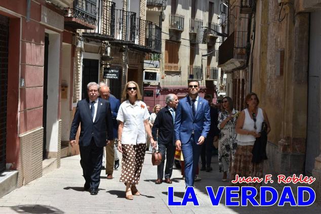 Antes de abandonar la ciudad, la Infanta Elena recorrió la calle Mayor y entró al convento de San José, Fundación de Santa Teresa de Jesús. 