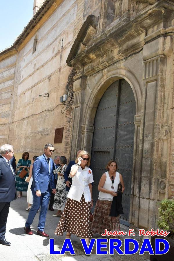 Antes de abandonar la ciudad, la Infanta Elena recorrió la calle Mayor y entró al convento de San José, Fundación de Santa Teresa de Jesús. 