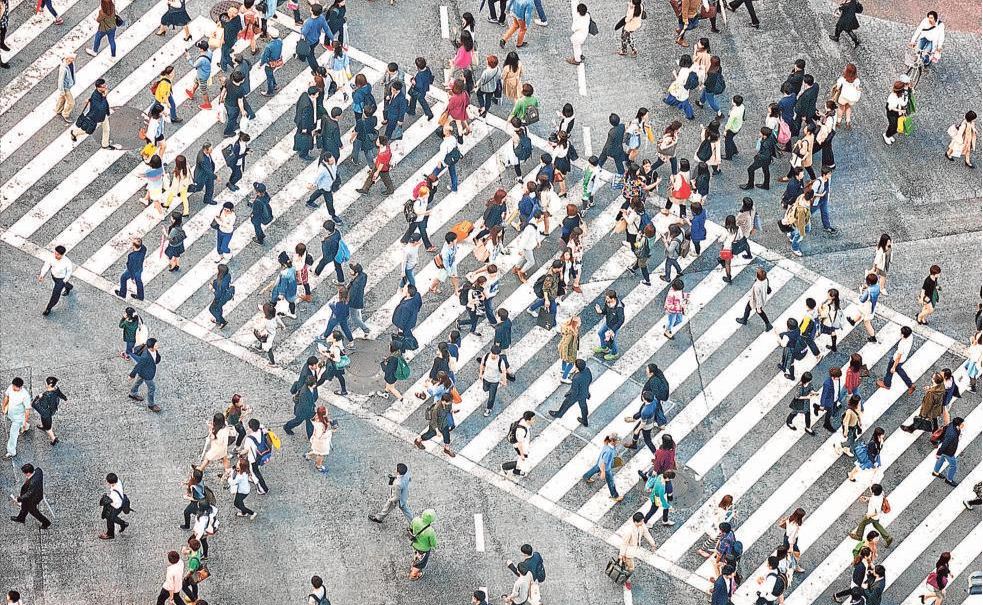 Shibuya. Legendario paso de peatones en este barrio de la superpoblada Tokio, con 38 millones de habitantes en su área de influencia.