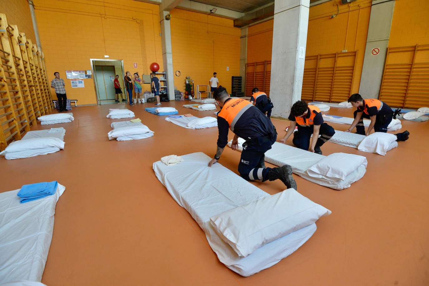 Fotos: El calor extremo moviliza a los servicios sociales en Murcia