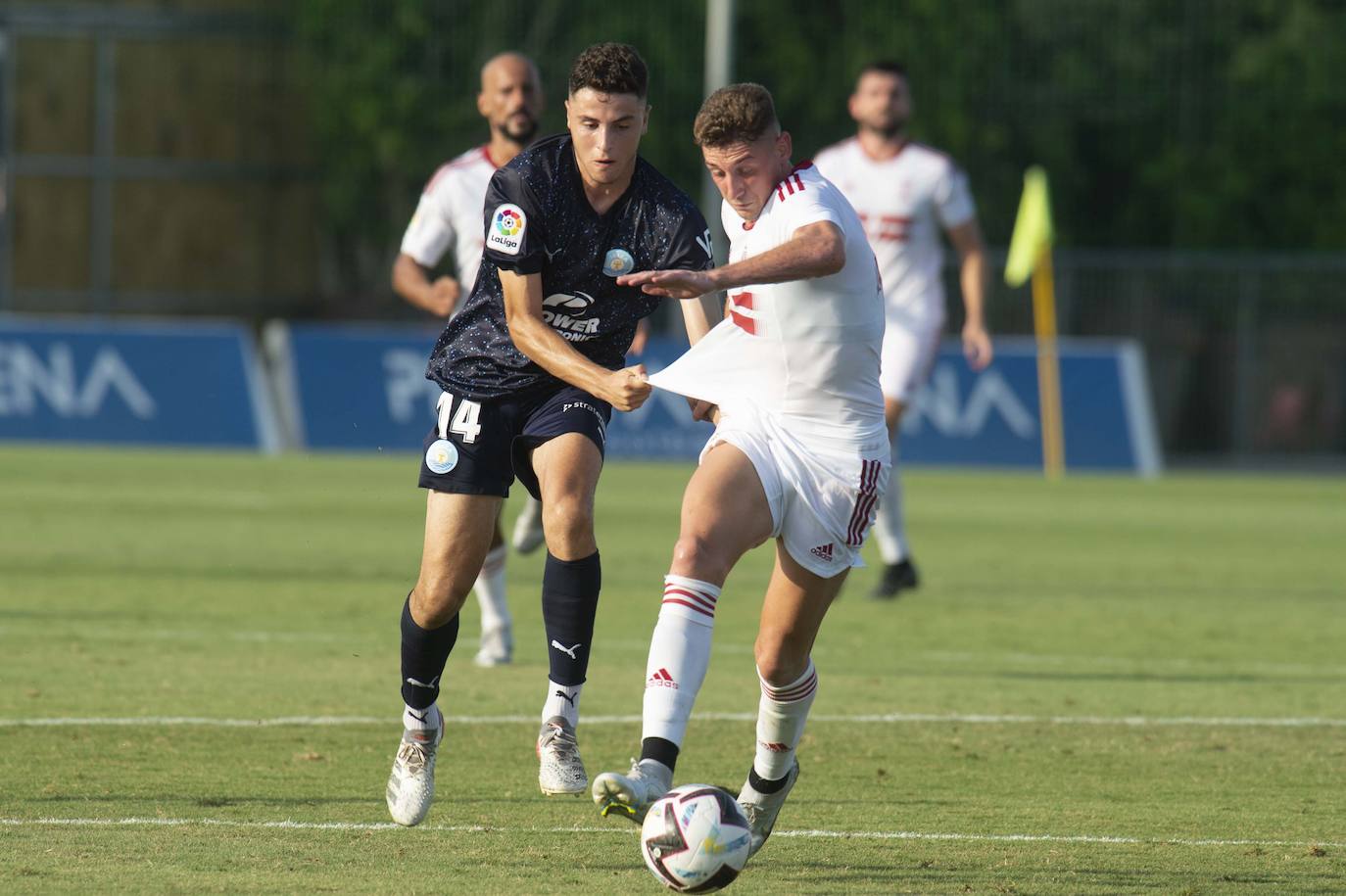 Fotos: El Efesé reverdece frente al Ibiza