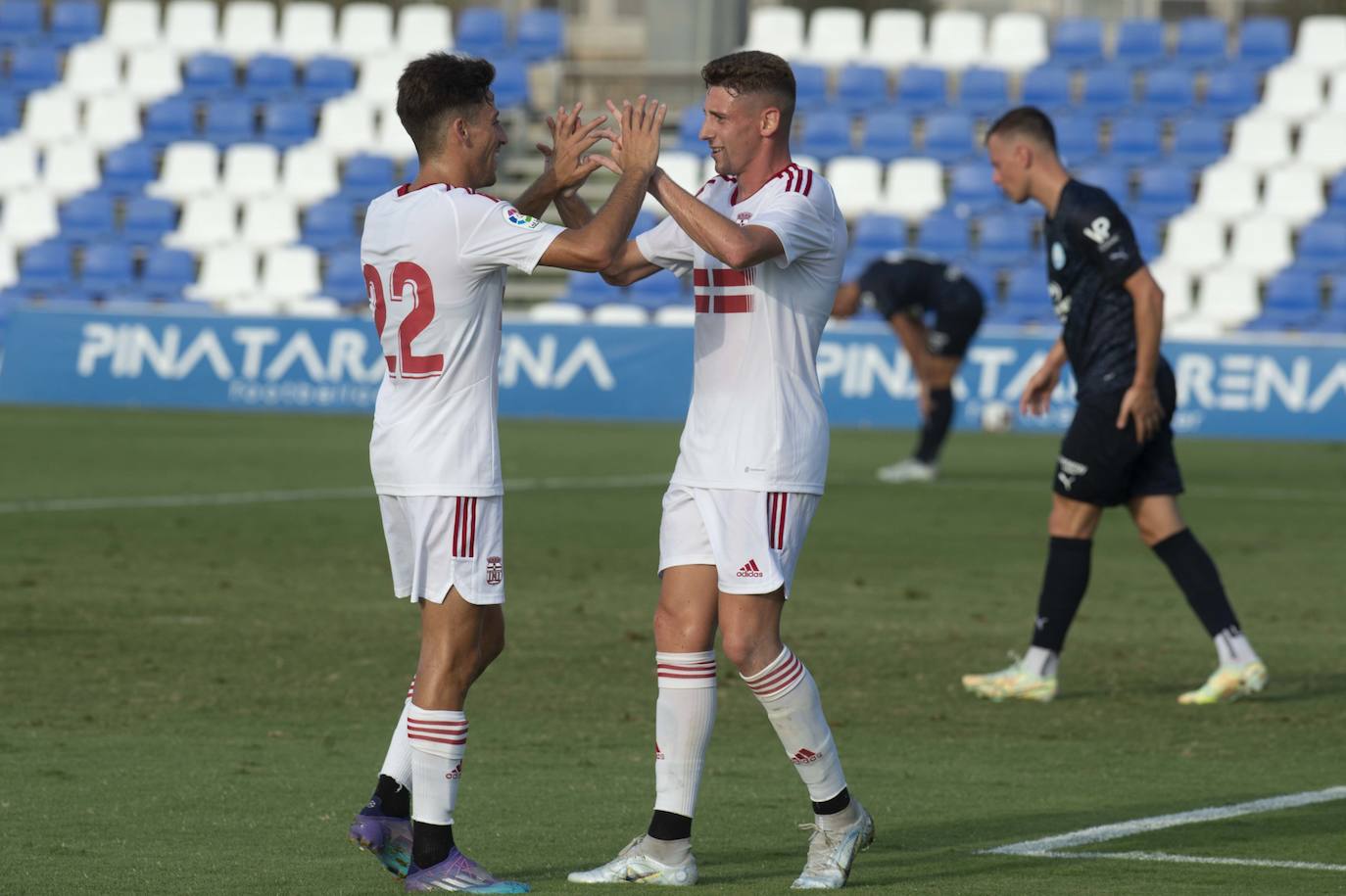 Fotos: El Efesé reverdece frente al Ibiza