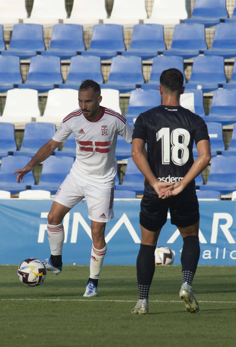 Fotos: El Efesé reverdece frente al Ibiza