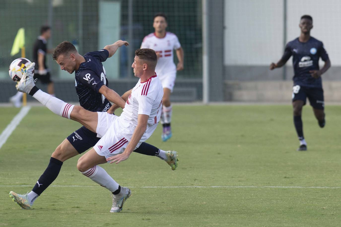 Fotos: El Efesé reverdece frente al Ibiza