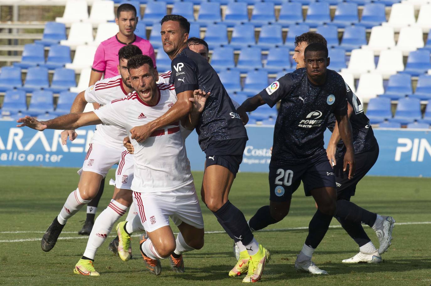 Fotos: El Efesé reverdece frente al Ibiza