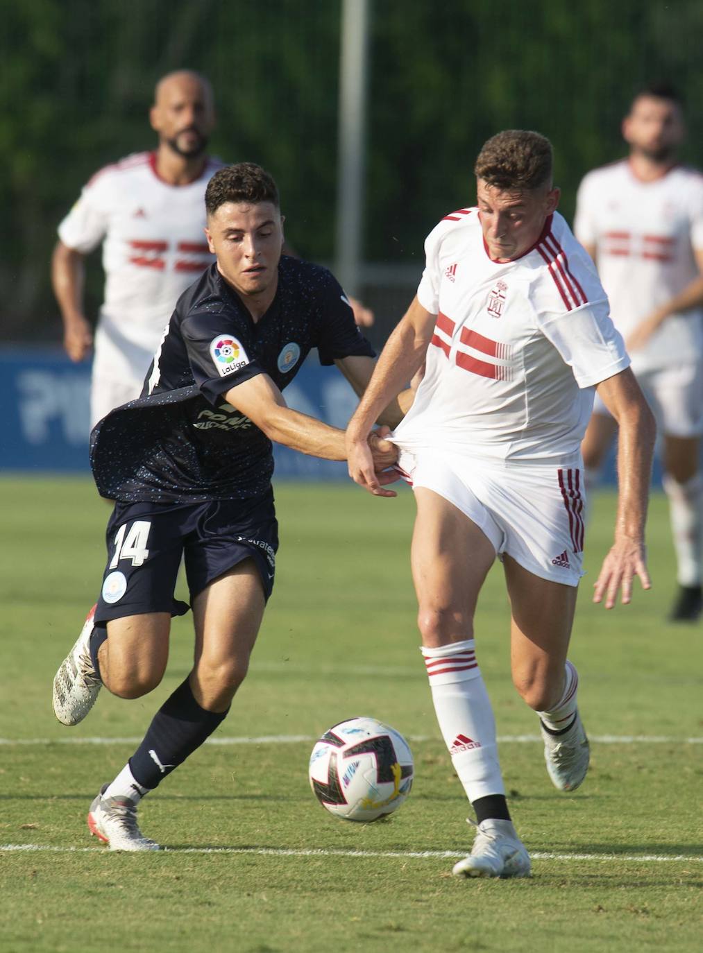 Fotos: El Efesé reverdece frente al Ibiza