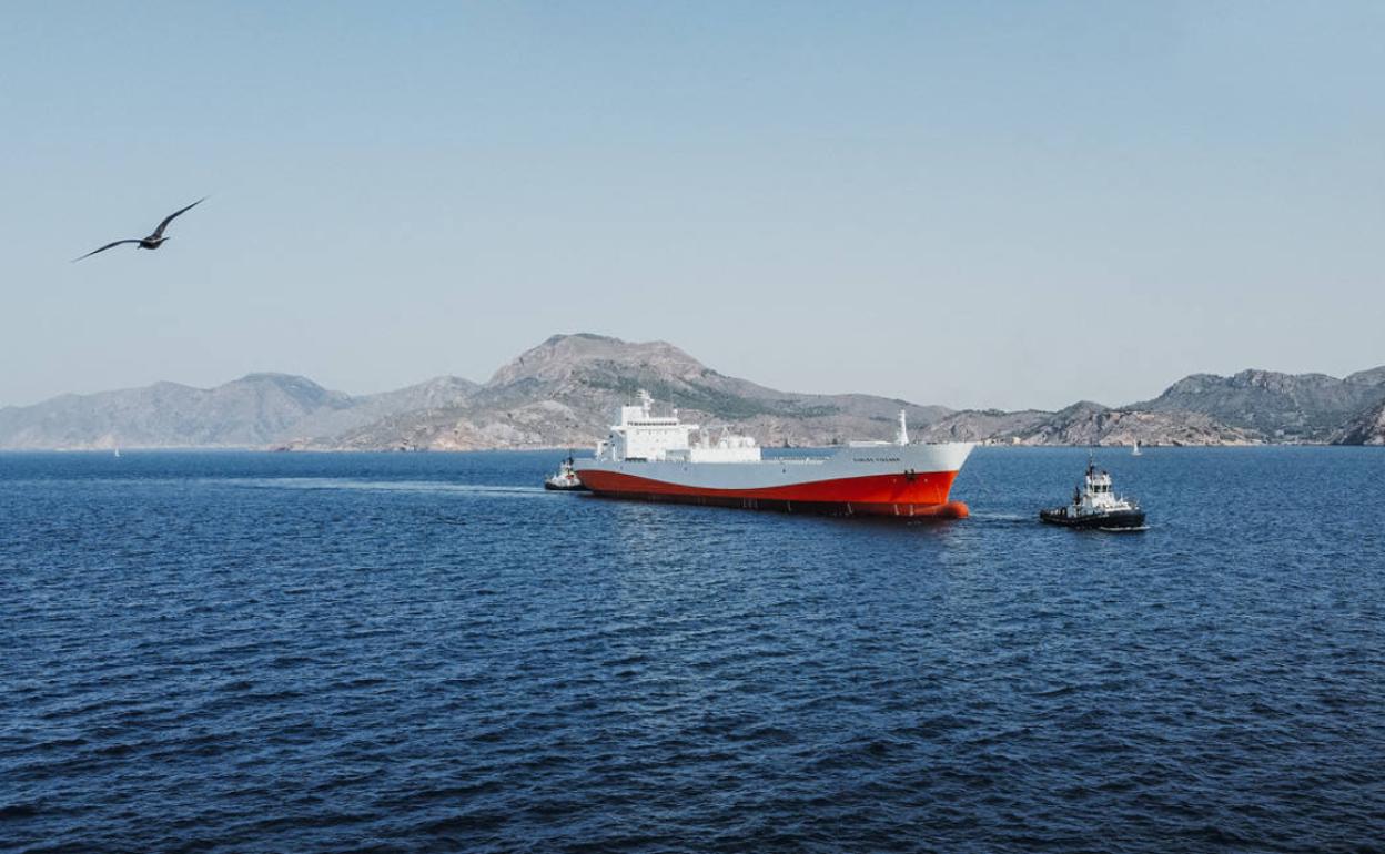 Un carguero con 3,6 millones de litros de naranja exprimida, rumbo al puerto de Cartagena. 