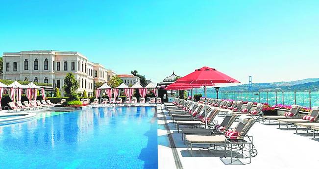 Hotel Four Seasons (excelente). Europa-Turquía-Estambul. A orillas del Bósforo, se asienta sobre un palacio otomano del siglo XIX, con unas vistas maravillosas y un servicio muy bueno.