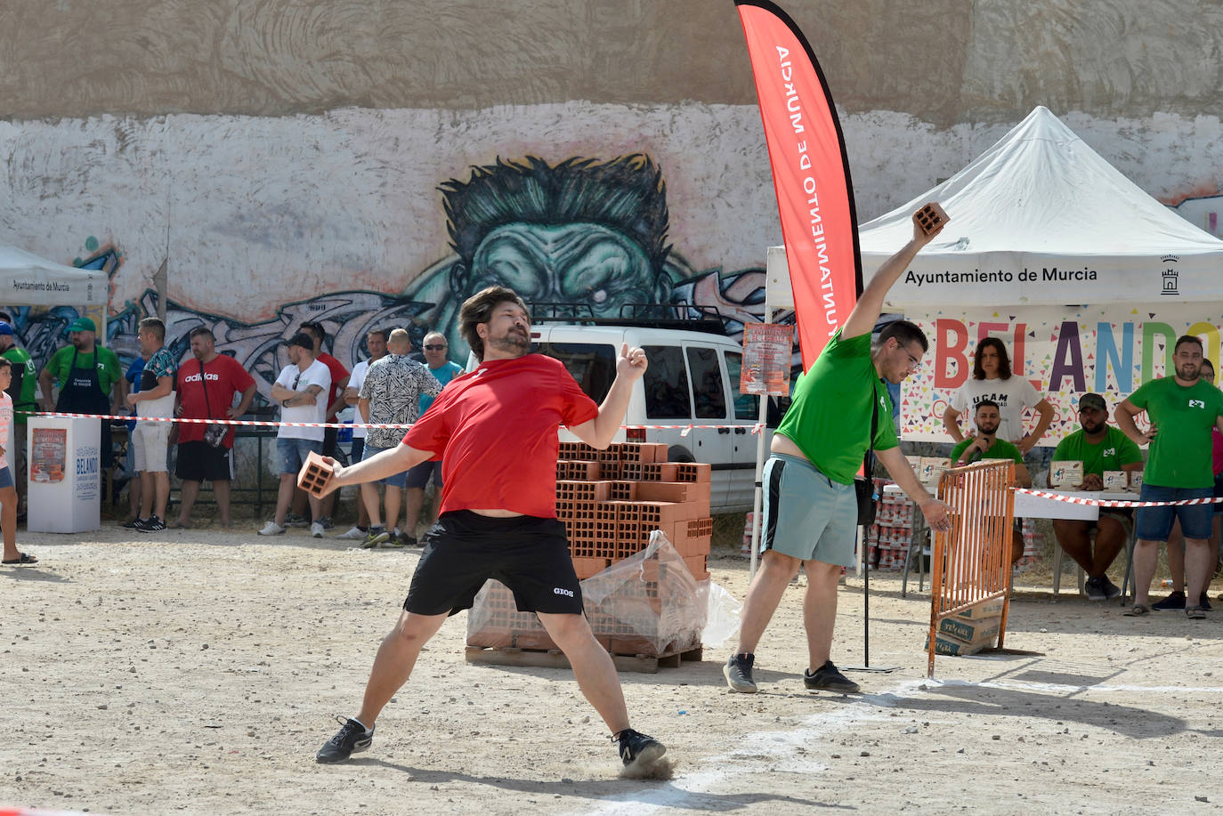 Fotos: La XII edición del concurso de lanzamiento de ladrillo, en imágenes