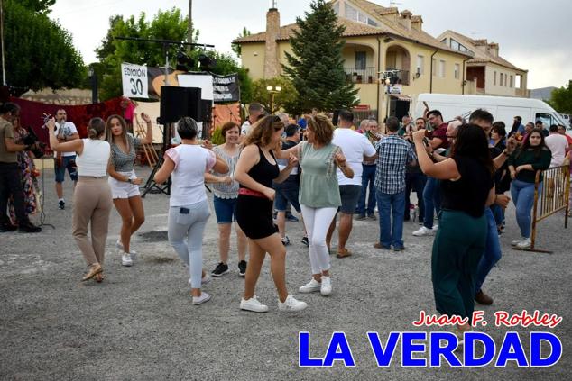 El pasado sábado, 30 de julio del 2022, en la explanada junto al Restaurante El Cortijo, en el Campo de San Juan, se celebró el XXX ENCUENTRO DE CUADRILLAS DE ANIMEROS EN EL NOROESTE MURCIANO. Las cuadrillas invitadas empezaron a llegar y a hacer música mientras se hacía la hora de degustar una merienda/cena que se les ofreció a las mismas. A continuación tuvo lugar el homenaje a Salvador Ondoño López, fallecido hace solo unos días.