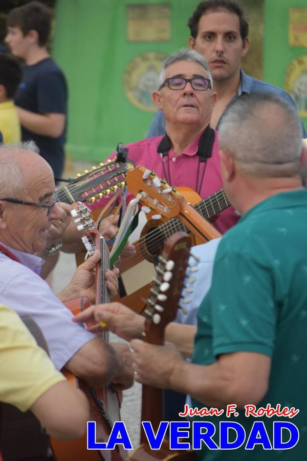 El pasado sábado, 30 de julio del 2022, en la explanada junto al Restaurante El Cortijo, en el Campo de San Juan, se celebró el XXX ENCUENTRO DE CUADRILLAS DE ANIMEROS EN EL NOROESTE MURCIANO. Las cuadrillas invitadas empezaron a llegar y a hacer música mientras se hacía la hora de degustar una merienda/cena que se les ofreció a las mismas. A continuación tuvo lugar el homenaje a Salvador Ondoño López, fallecido hace solo unos días.