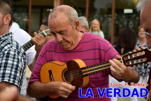 El pasado sábado, 30 de julio del 2022, en la explanada junto al Restaurante El Cortijo, en el Campo de San Juan, se celebró el XXX ENCUENTRO DE CUADRILLAS DE ANIMEROS EN EL NOROESTE MURCIANO. Las cuadrillas invitadas empezaron a llegar y a hacer música mientras se hacía la hora de degustar una merienda/cena que se les ofreció a las mismas. A continuación tuvo lugar el homenaje a Salvador Ondoño López, fallecido hace solo unos días.