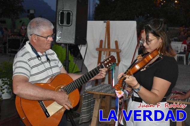 El pasado sábado, 30 de julio del 2022, en la explanada junto al Restaurante El Cortijo, en el Campo de San Juan, se celebró el XXX ENCUENTRO DE CUADRILLAS DE ANIMEROS EN EL NOROESTE MURCIANO. Las cuadrillas invitadas empezaron a llegar y a hacer música mientras se hacía la hora de degustar una merienda/cena que se les ofreció a las mismas. A continuación tuvo lugar el homenaje a Salvador Ondoño López, fallecido hace solo unos días.