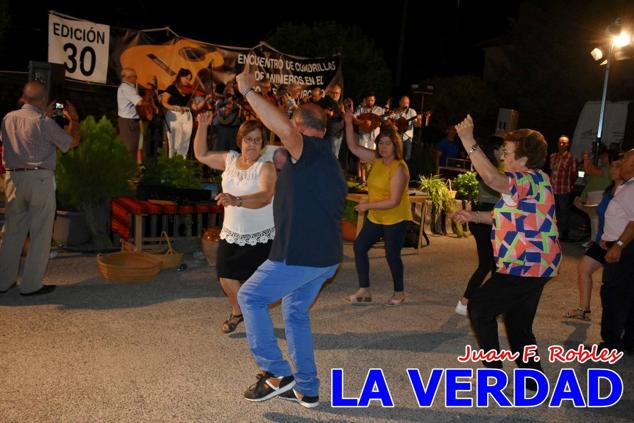 El pasado sábado, 30 de julio del 2022, en la explanada junto al Restaurante El Cortijo, en el Campo de San Juan, se celebró el XXX ENCUENTRO DE CUADRILLAS DE ANIMEROS EN EL NOROESTE MURCIANO. Las cuadrillas invitadas empezaron a llegar y a hacer música mientras se hacía la hora de degustar una merienda/cena que se les ofreció a las mismas. A continuación tuvo lugar el homenaje a Salvador Ondoño López, fallecido hace solo unos días.