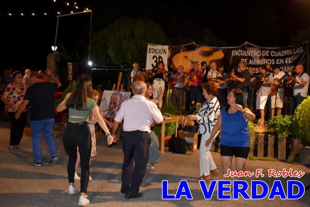 El pasado sábado, 30 de julio del 2022, en la explanada junto al Restaurante El Cortijo, en el Campo de San Juan, se celebró el XXX ENCUENTRO DE CUADRILLAS DE ANIMEROS EN EL NOROESTE MURCIANO. Las cuadrillas invitadas empezaron a llegar y a hacer música mientras se hacía la hora de degustar una merienda/cena que se les ofreció a las mismas. A continuación tuvo lugar el homenaje a Salvador Ondoño López, fallecido hace solo unos días.