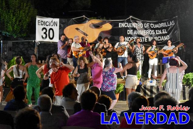 El pasado sábado, 30 de julio del 2022, en la explanada junto al Restaurante El Cortijo, en el Campo de San Juan, se celebró el XXX ENCUENTRO DE CUADRILLAS DE ANIMEROS EN EL NOROESTE MURCIANO. Las cuadrillas invitadas empezaron a llegar y a hacer música mientras se hacía la hora de degustar una merienda/cena que se les ofreció a las mismas. A continuación tuvo lugar el homenaje a Salvador Ondoño López, fallecido hace solo unos días.