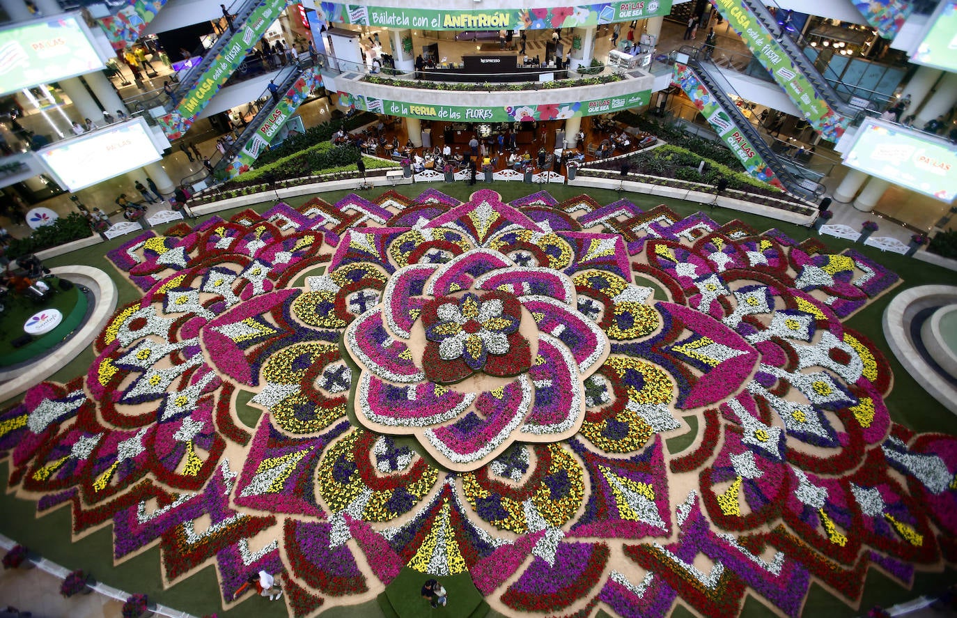 Fotos: Las flores invaden un centro comercial de Medellín