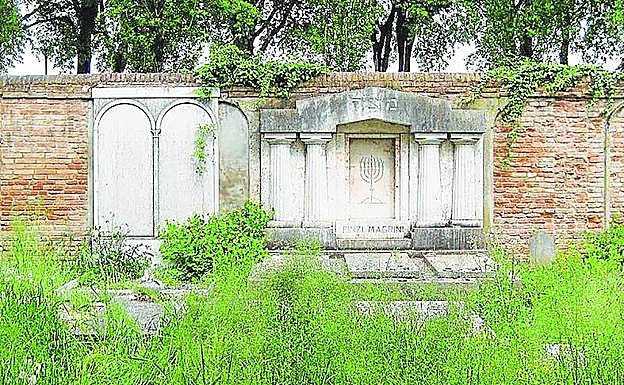 Tumba de la familia Finzi Magrini, inspiración para 'El jardín' de Bassani.