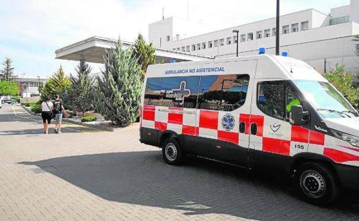 Accesos al Hospital Virgen del Castillo de Yecla, en una imagen de archivo.