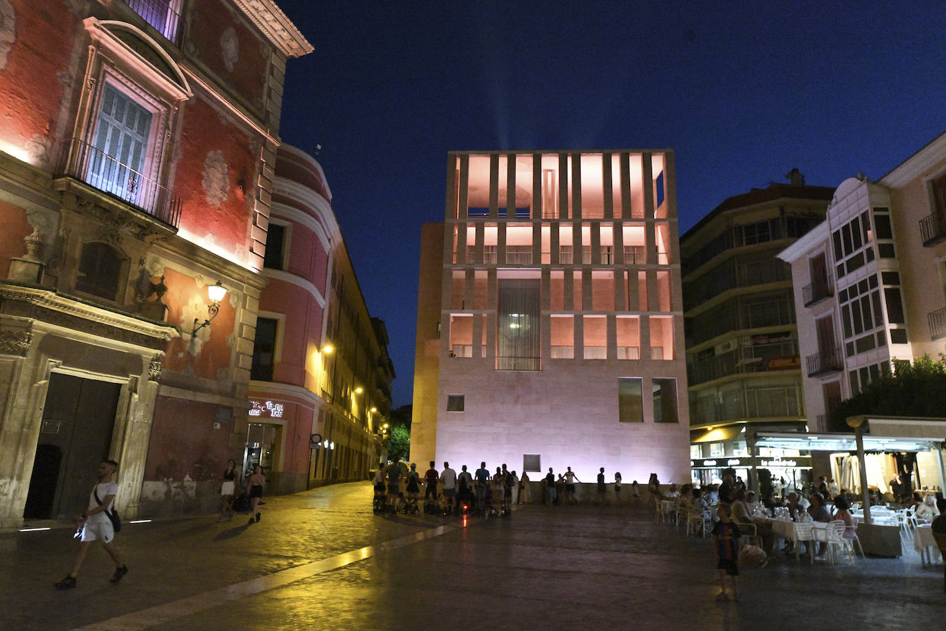 Fotos: Menos luces en Murcia en el primer día de aplicación de la ley de ahorro energético
