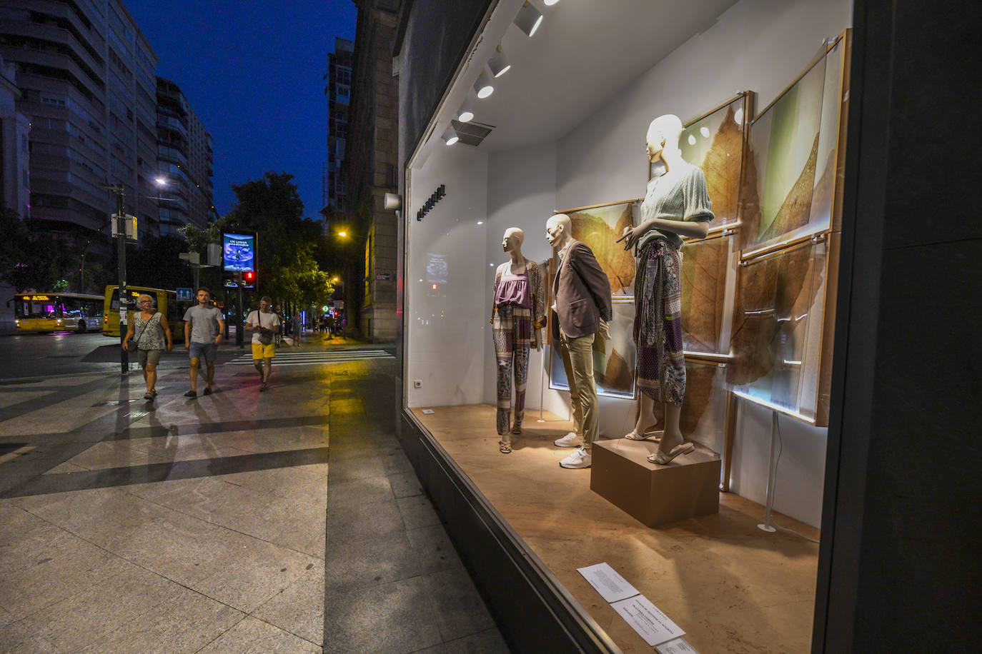 Fotos: Menos luces en Murcia en el primer día de aplicación de la ley de ahorro energético