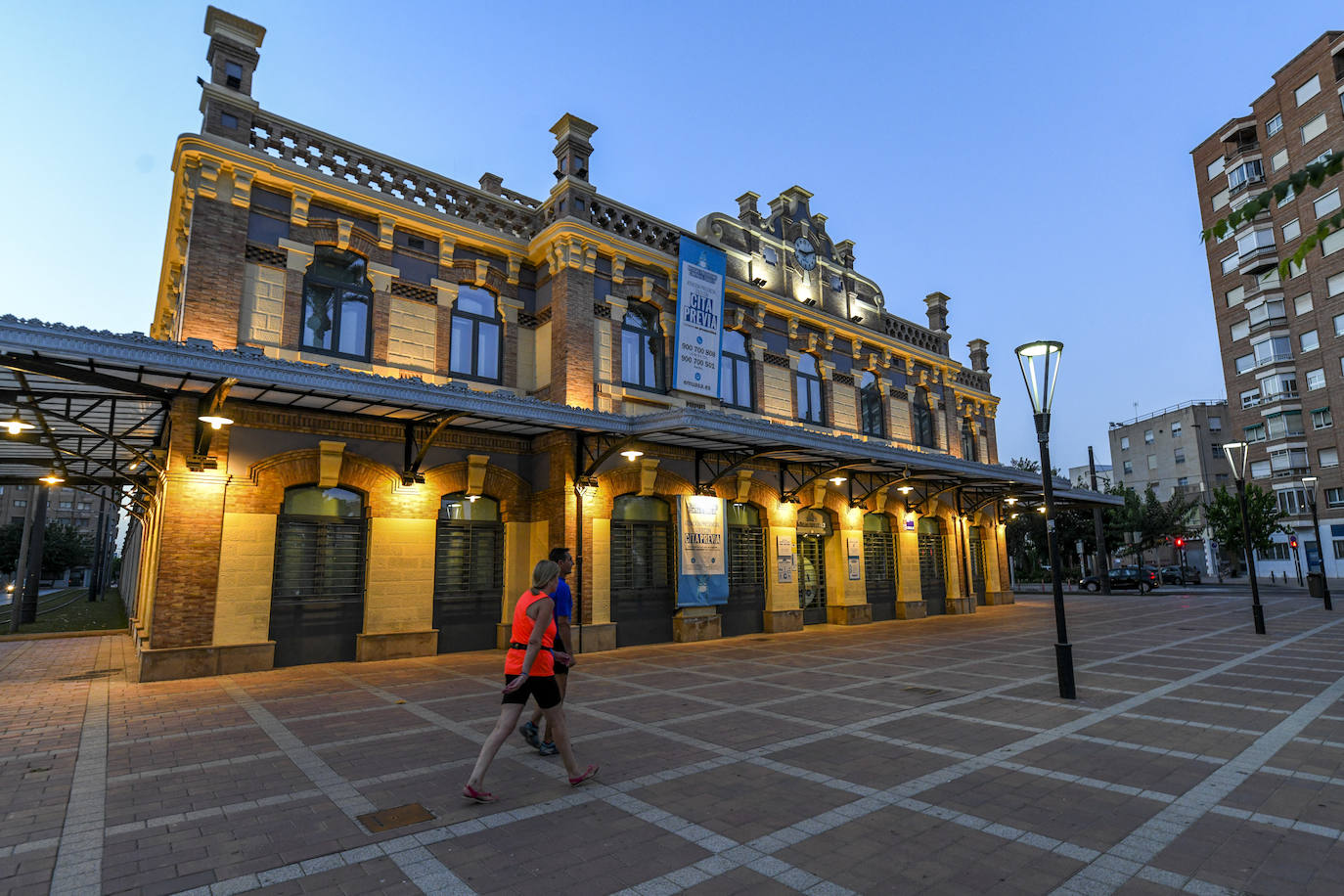 Fotos: Menos luces en Murcia en el primer día de aplicación de la ley de ahorro energético
