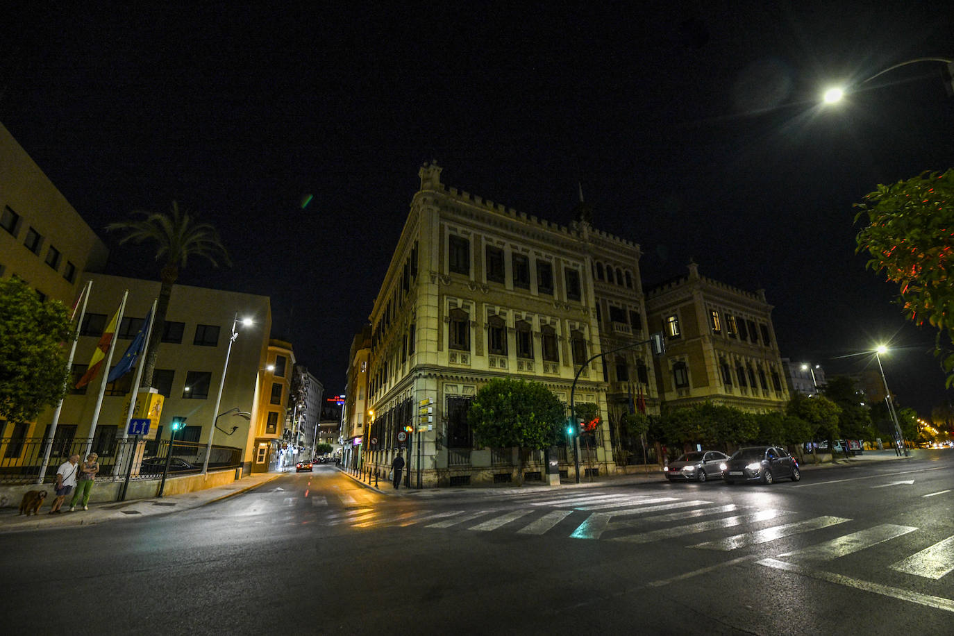 Fotos: Menos luces en Murcia en el primer día de aplicación de la ley de ahorro energético