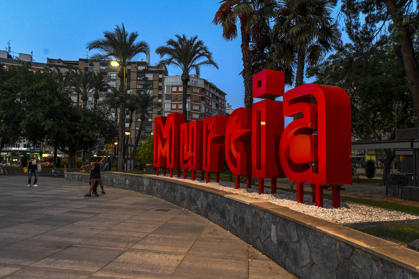 Fotos: Menos luces en Murcia en el primer día de aplicación de la ley de ahorro energético