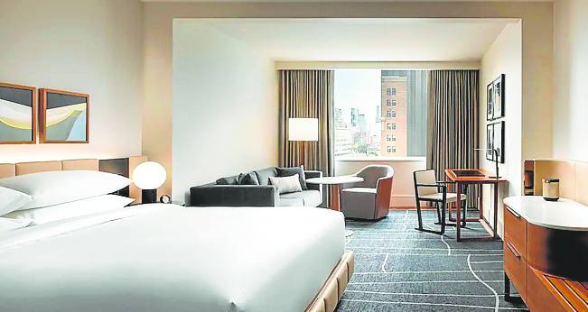 Park Hyatt (Muy bueno). América-Canadá-Toronto. Reformado recientemente, es muy céntrico y situado en el barrio de Yorkville, que cuenta con elegantes tiendas y restaurantes y construcciones victorianas. 