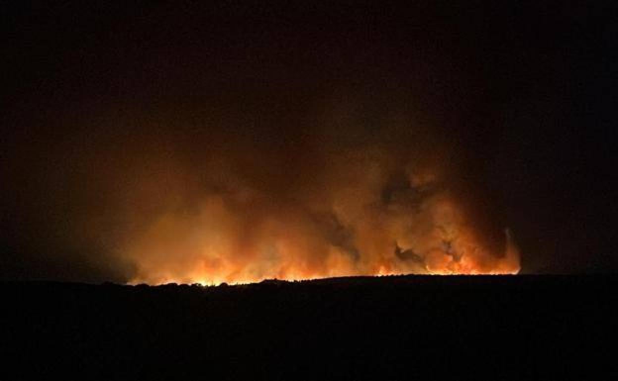 Frente del incendio de Calasparra, que se originó en Hellín.