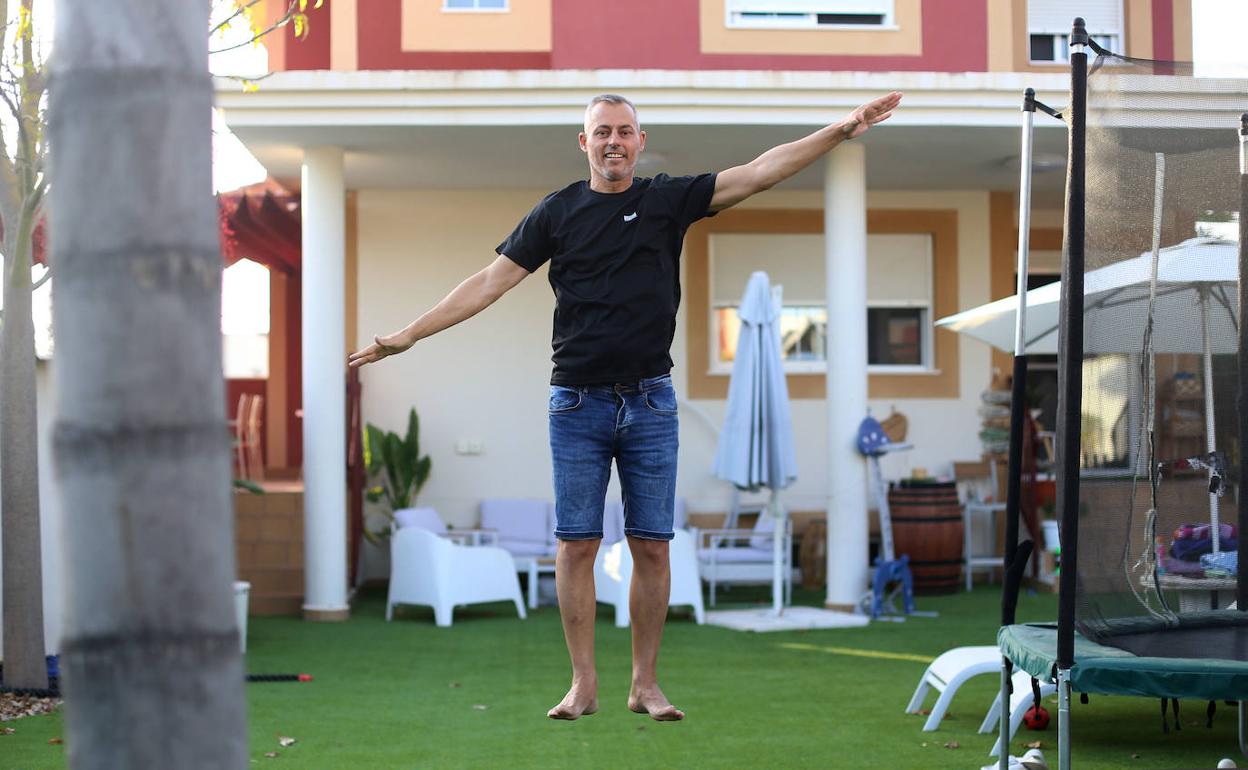 Vladimir Salazar, fotografiado en su casa hace unos días. 