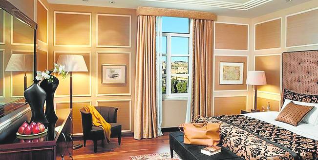 King David Hotel (muy bueno). Asia- Israel- Jerusalén. Es un referente entre los hoteles de lujo de Jerusalén con vistas panorámicas y una gran piscina climatizada. Los comentarios de sus clientes suelen ser muy favorables. 