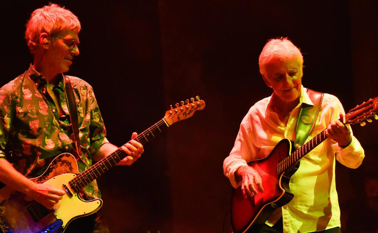 Ariel Rot y Kiko Veneno, durante su concierto en San Javier.