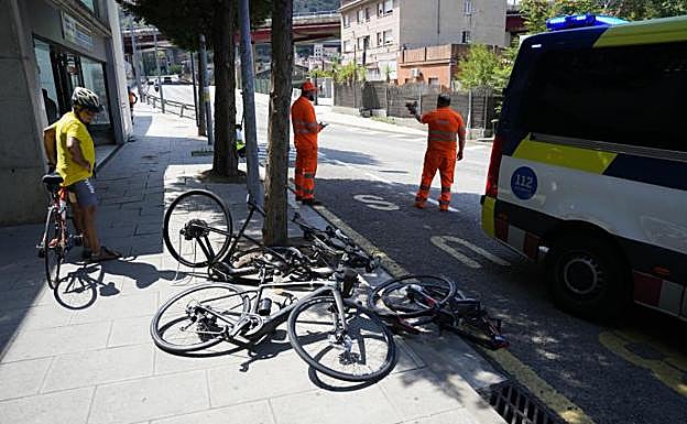 Imagen de las bicicletas de los arrollados. 