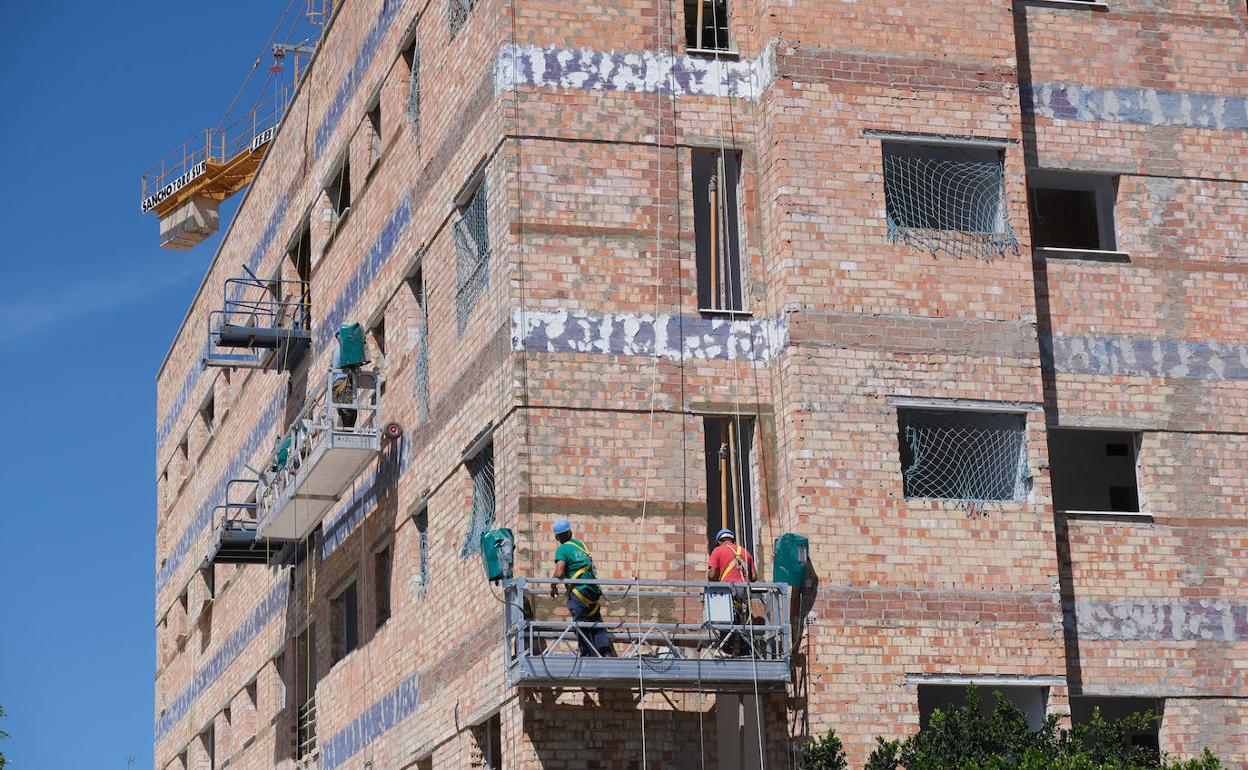 Obras de rehabilitación en un edificio. 