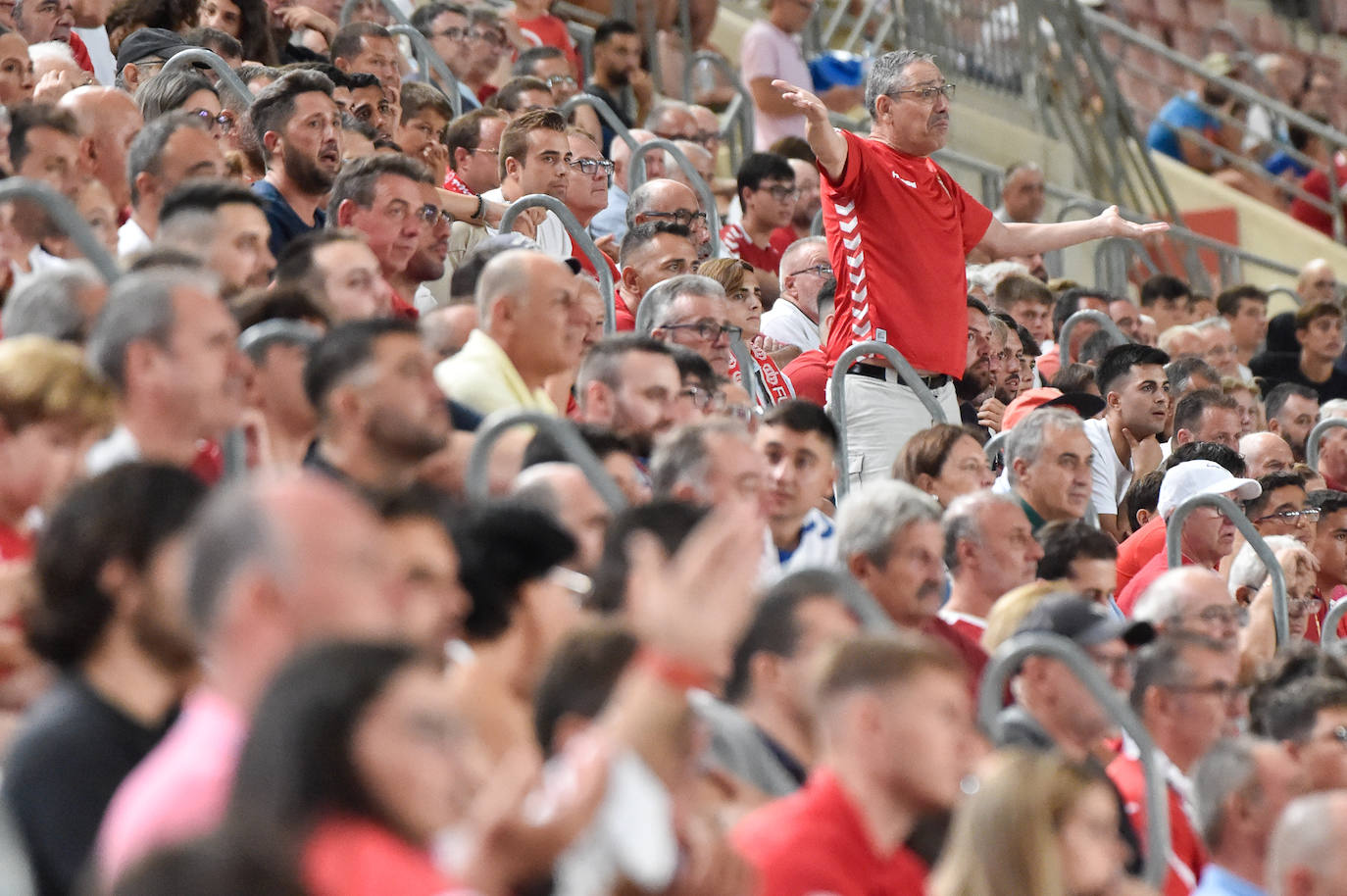 Fotos: Búscate en las gradas del Enrique Roca en el debut del Real Murcia en Primera Federación