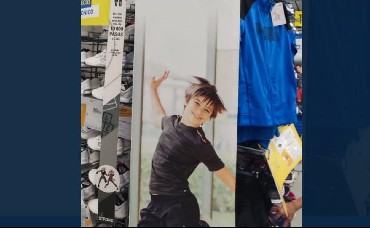 «Gimnasia zagales», el curioso cartel del Decathlon de Águilas que ha revolucionado las redes