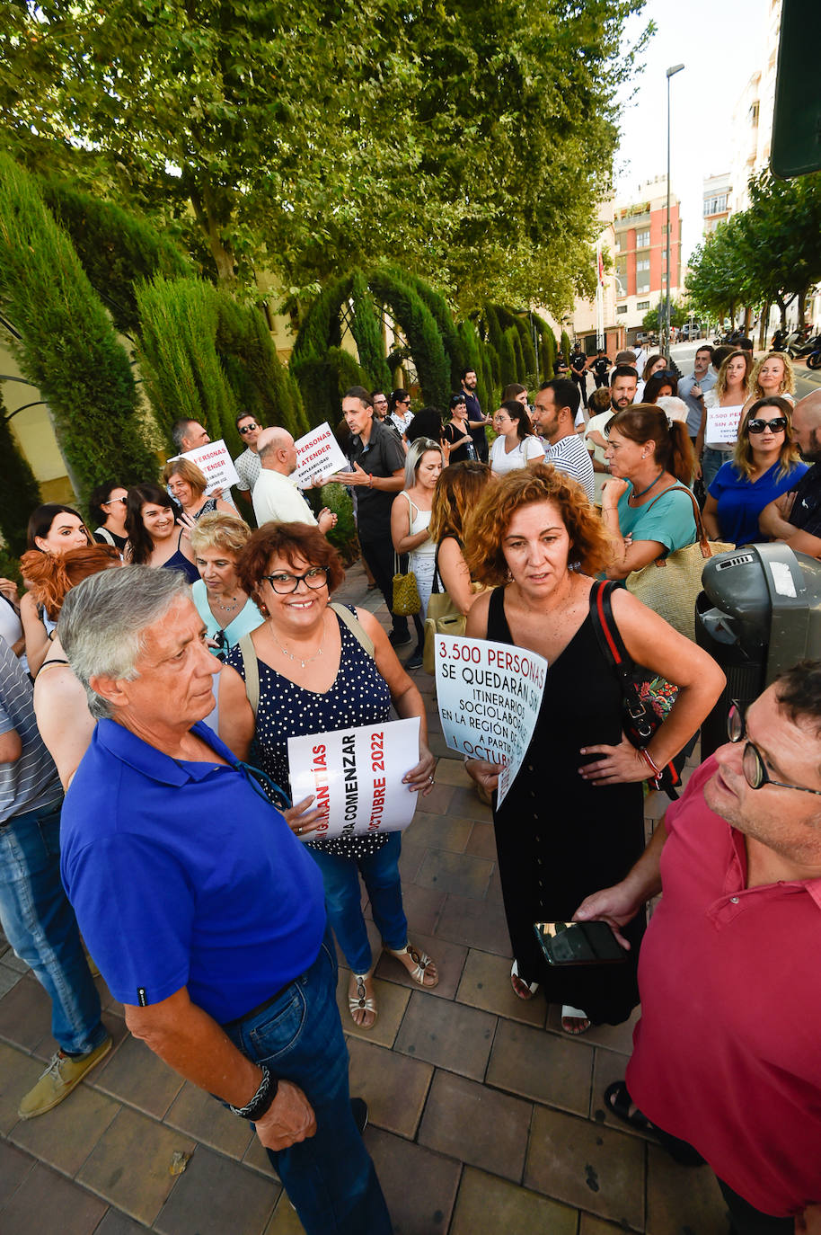 Fotos: Concentración de Miembros de la Red de Lucha contra la Pobreza y la Exclusión Social de la Región