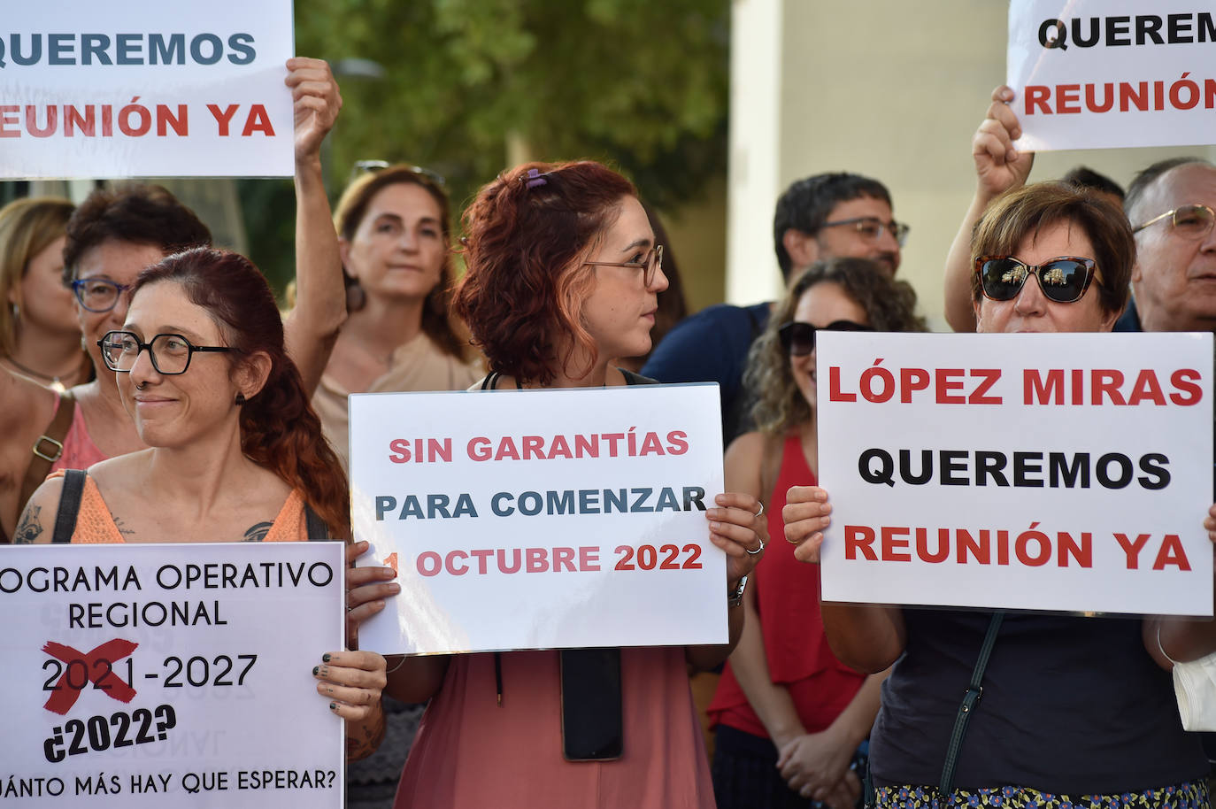 Fotos: Concentración de Miembros de la Red de Lucha contra la Pobreza y la Exclusión Social de la Región