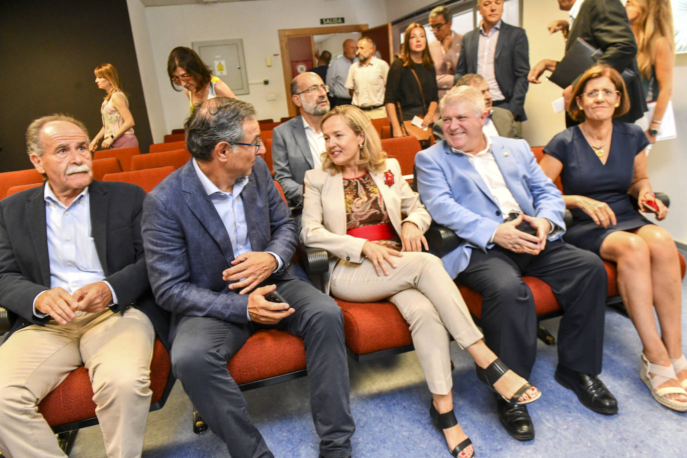 Fotos: Nadia Calviño conoce los proyectos de investigación en ciberseguridad y 5G y 6G de la UMU