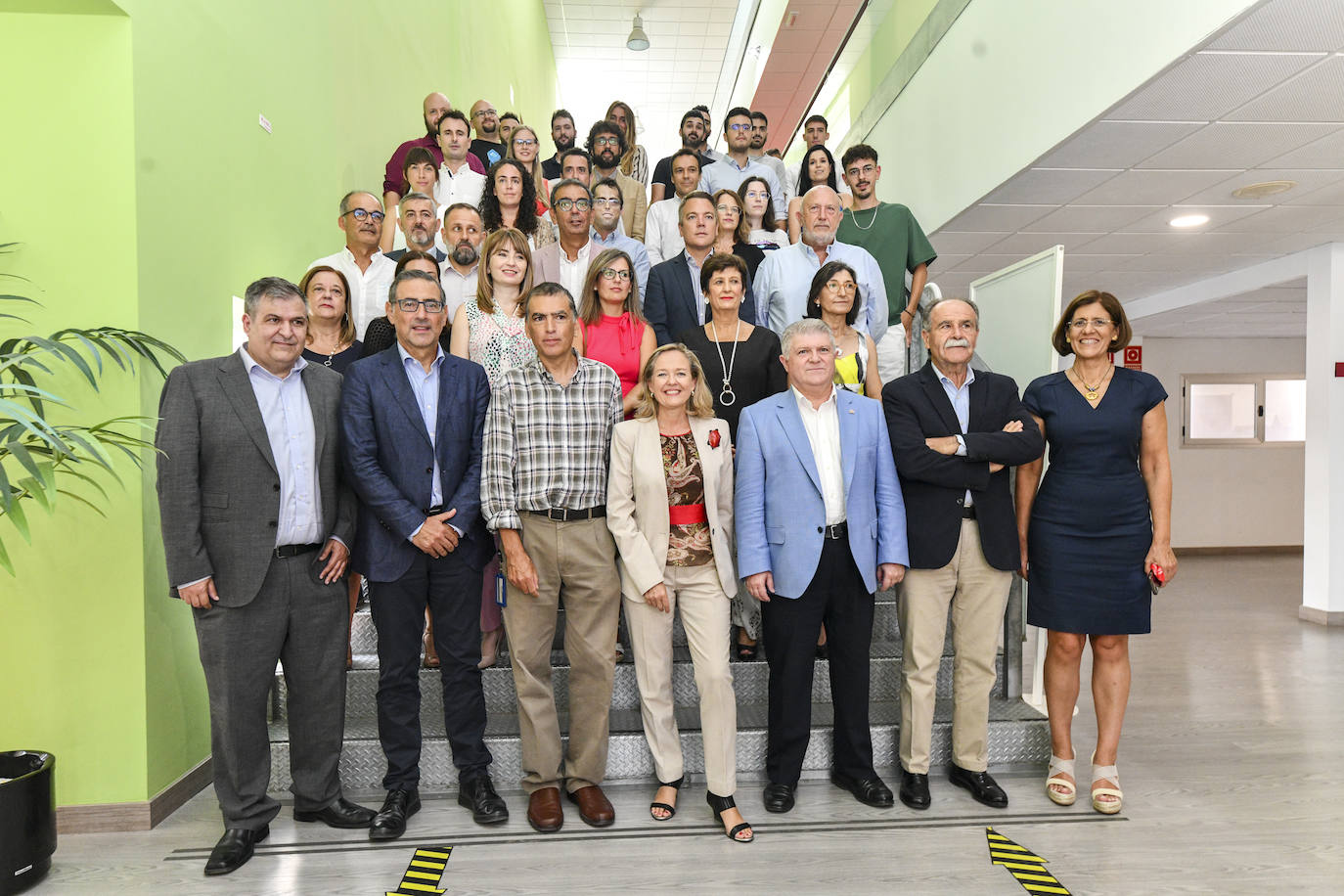 Fotos: Nadia Calviño conoce los proyectos de investigación en ciberseguridad y 5G y 6G de la UMU