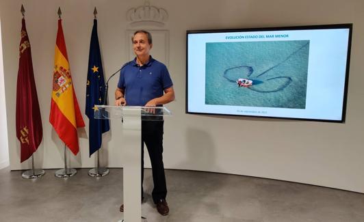 El portavoz del Comité Científico del Mar Menor, durante la rueda de prensa.