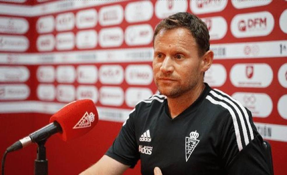 Mario Simón, en rueda de prensa en el estadio Enrique Roca de Murcia. 