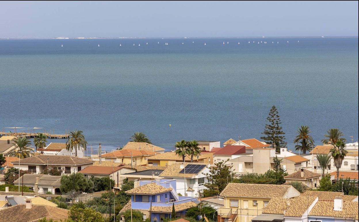 El Mar Menor desde el Carmolí, este viernes, entre Punta Brava y Los Urrutias.