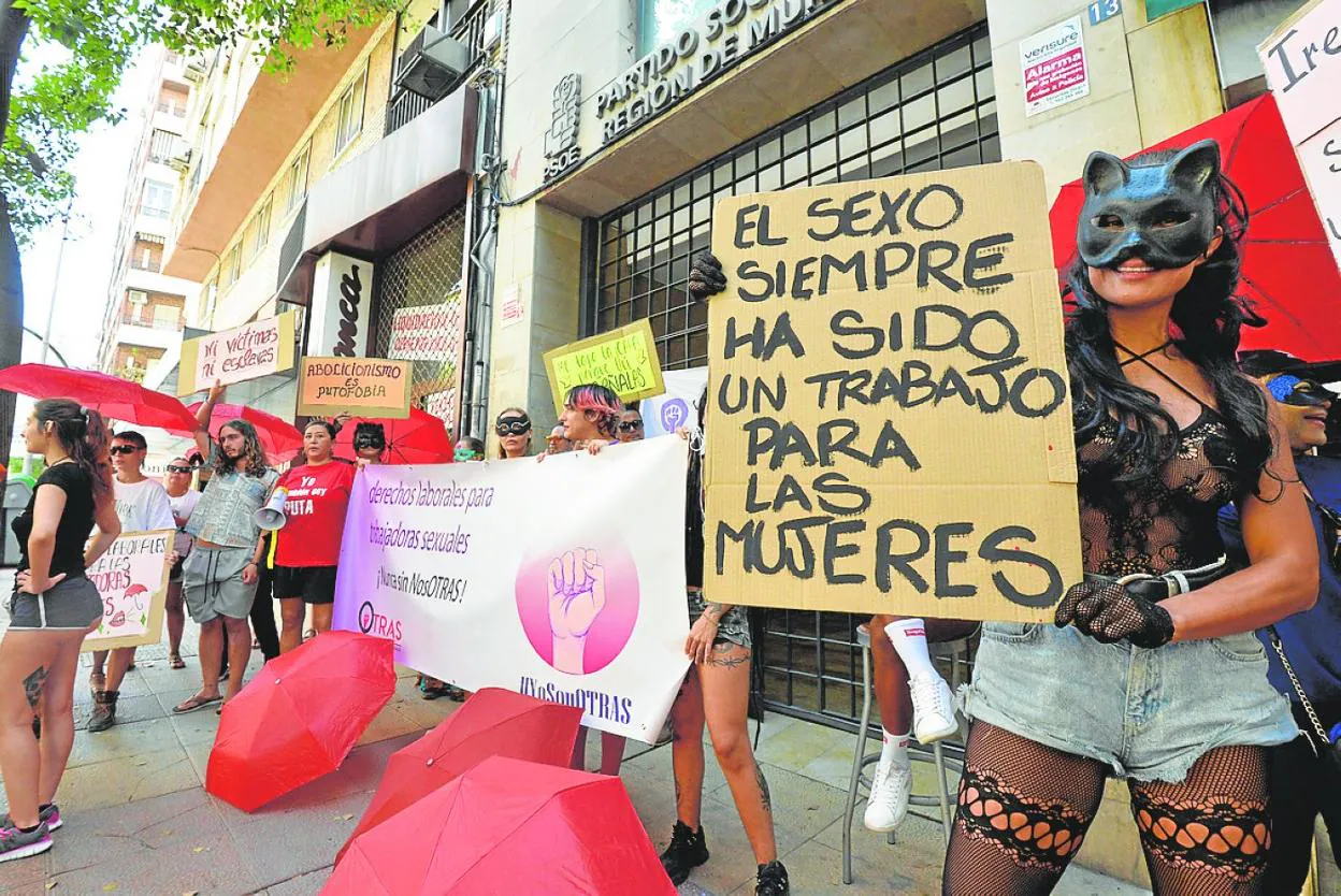 Trabajadoras Del Sexo Protestan Por La Ley Del Solo Sí Es Sí La Verdad 5272