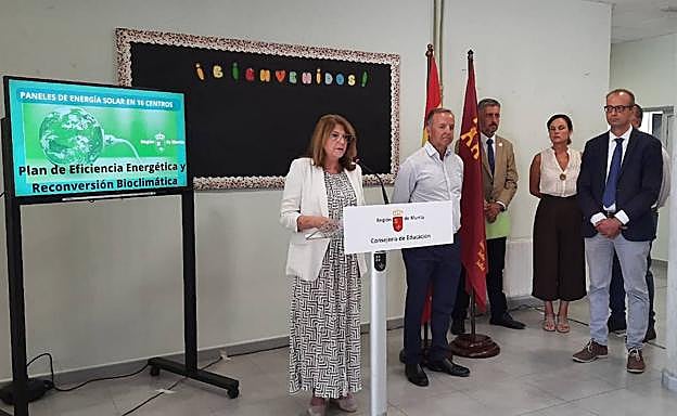 La consejera de Educación, María Isabel Campuzano, en la rueda de prensa ofrecida este miércoles.