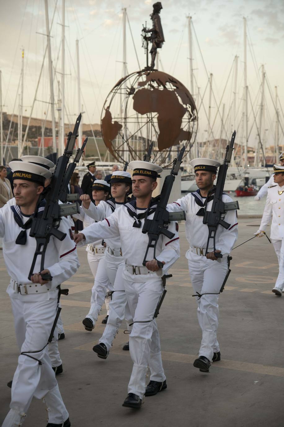 Fotos: La Armada homenajea a Juan Sebastián Elcano en Cartagena